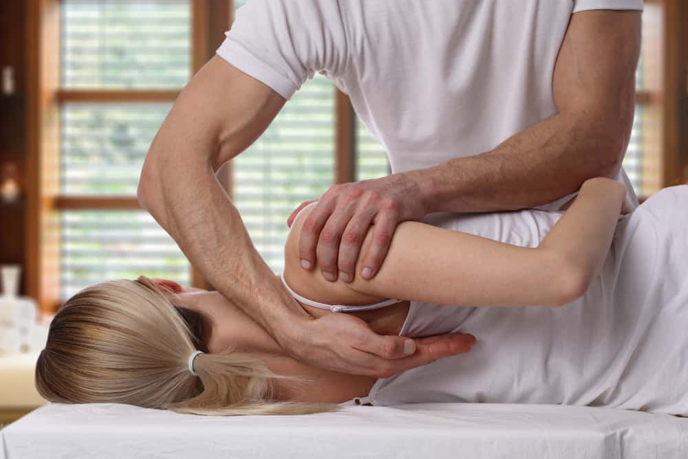 cách giảm đau tai bằng Chiropractic