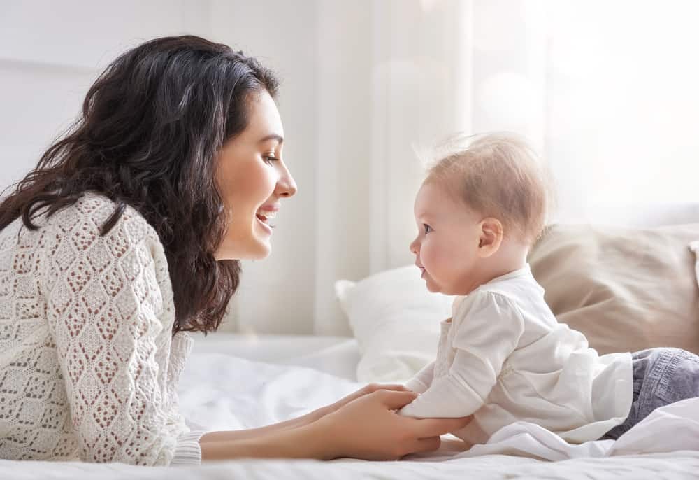 dấu hiệu trẻ bị khô môi