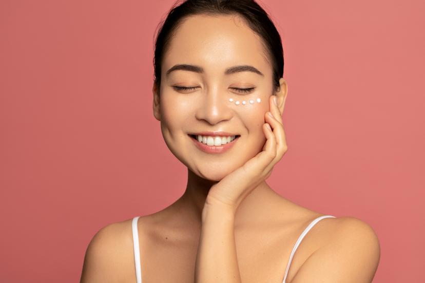 Emulsion là gì? Cách sử dụng Emulsion trong quy trình skincare sáng - tối