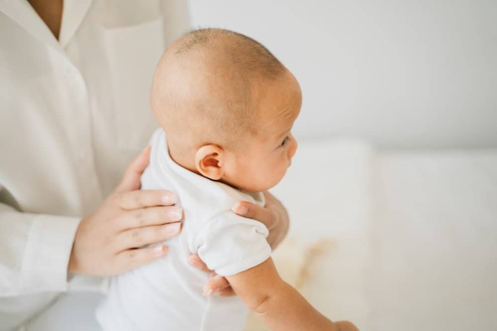 mẹo chữa nấc cho trẻ sơ sinh