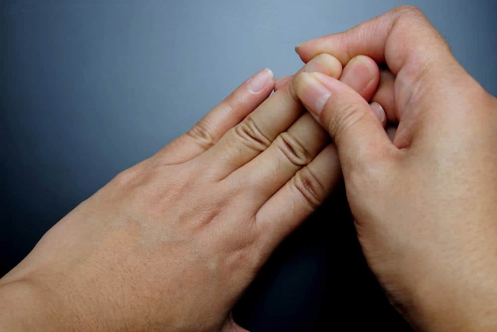 ngứa ngón tay
