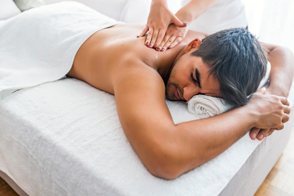 Massage lingam là gì? Kỹ thuật massage giúp kéo dài thời gian quan hệ